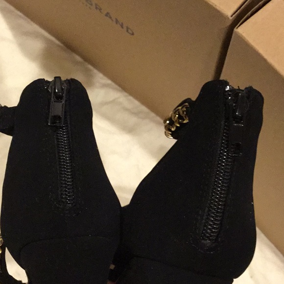 Black heels - Picture 3 of 5